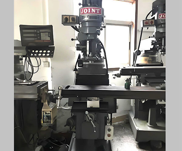 Display of milling machine production equipment